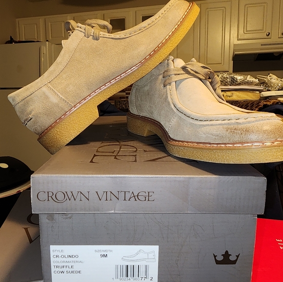 NWB,Crown Vintage(low cut walabees) shoes, size 9M, Truffle cow suede. See pics. - Picture 2 of 6